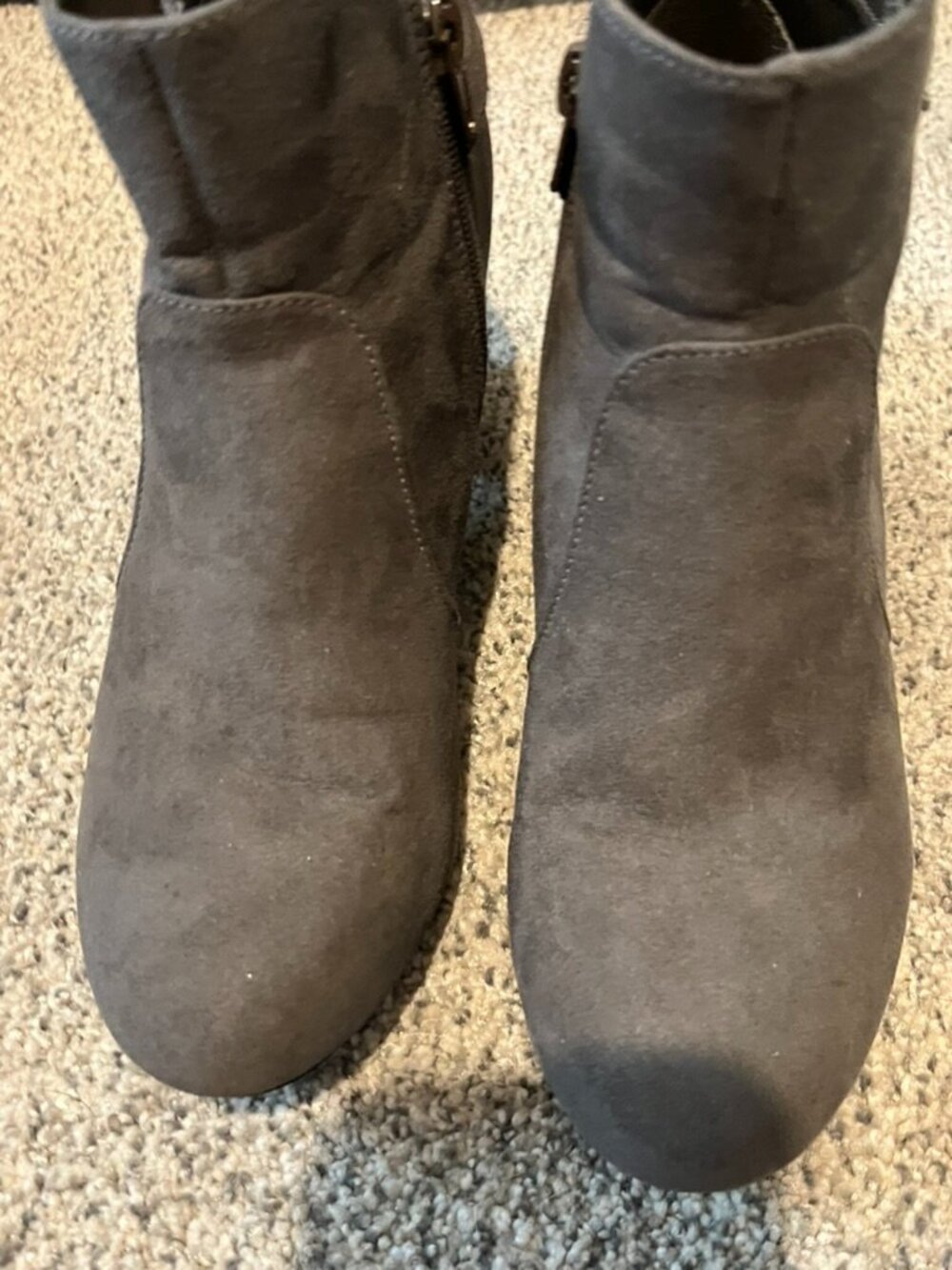 SOLANZ GRAY SUEDE HEEL BOOTIES ZIPPER SZ 8M